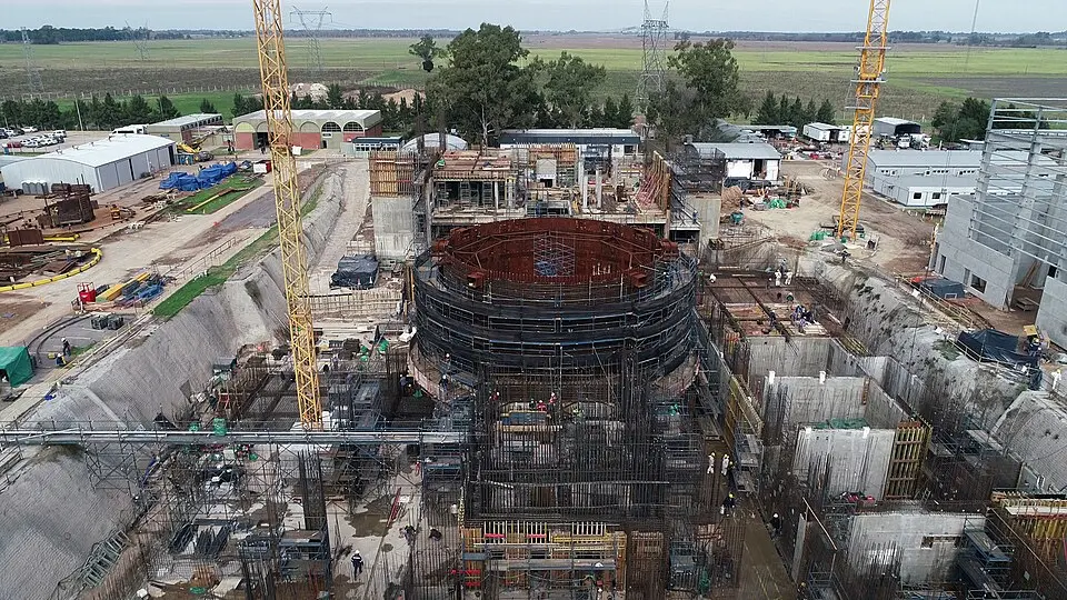<p>Il business del nucleare sostenibile &egrave; un mercato florido ed in crescita. Nei prossimi dieci anni saranno spesi 700 miliardi di dollari</p>\\n