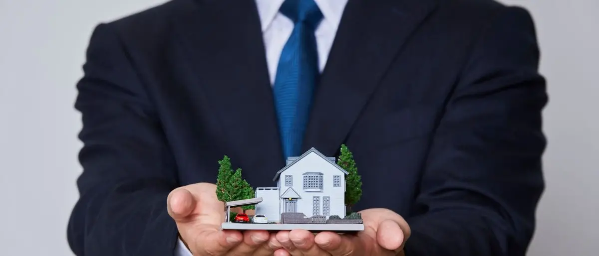 Fuffaguru e FinInfluencer: l’illusione della ricchezza facile che nasconde un abisso\n