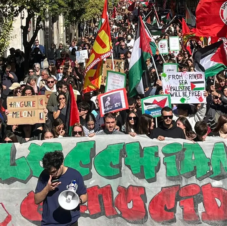 Sciopero generale, quasi cinquemila a Cosenza per la Palestina. Corteo pacifico e colorato: «Grande risposta»