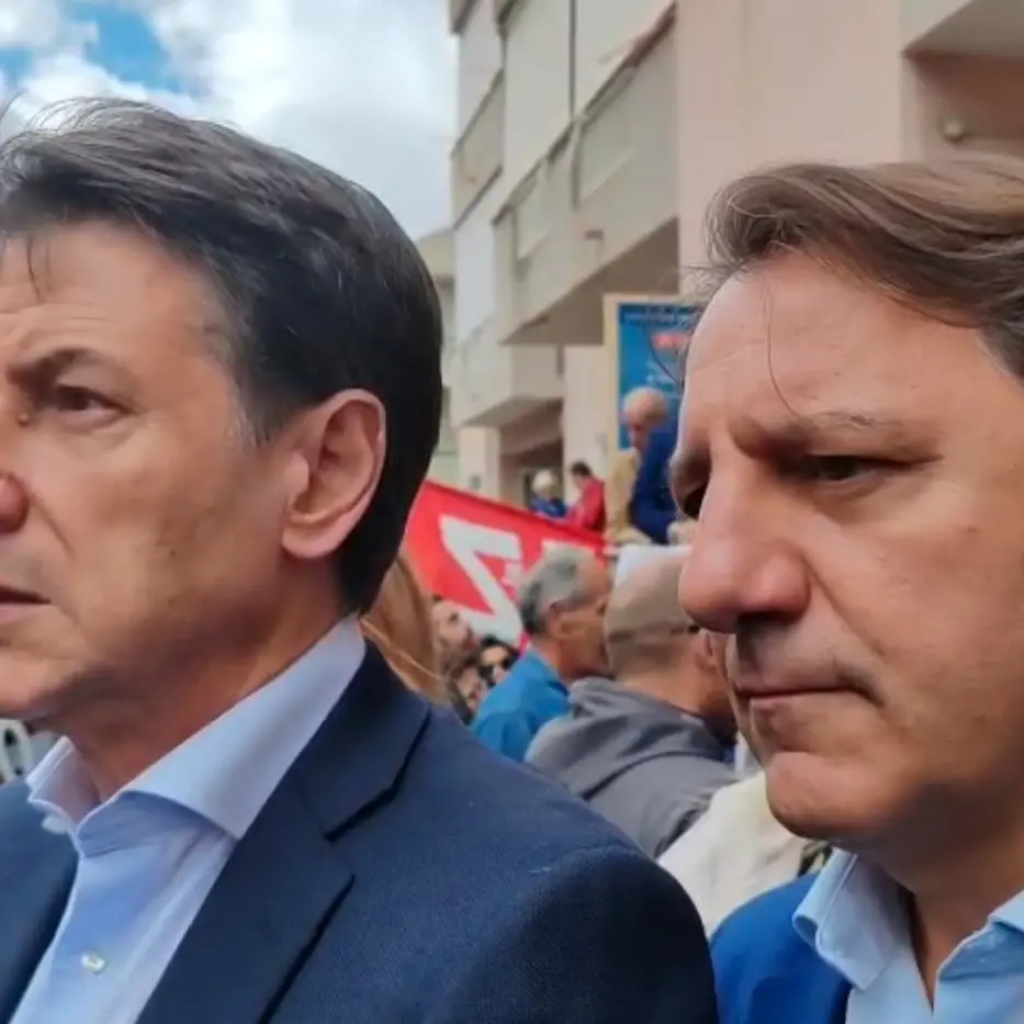 Conte a Villa San Giovanni: «La Calabria cerca riscatto, qui\u00A0sfida nazionale». E sul Ponte: «Tolti 300 mln da fondi di coesione»\n