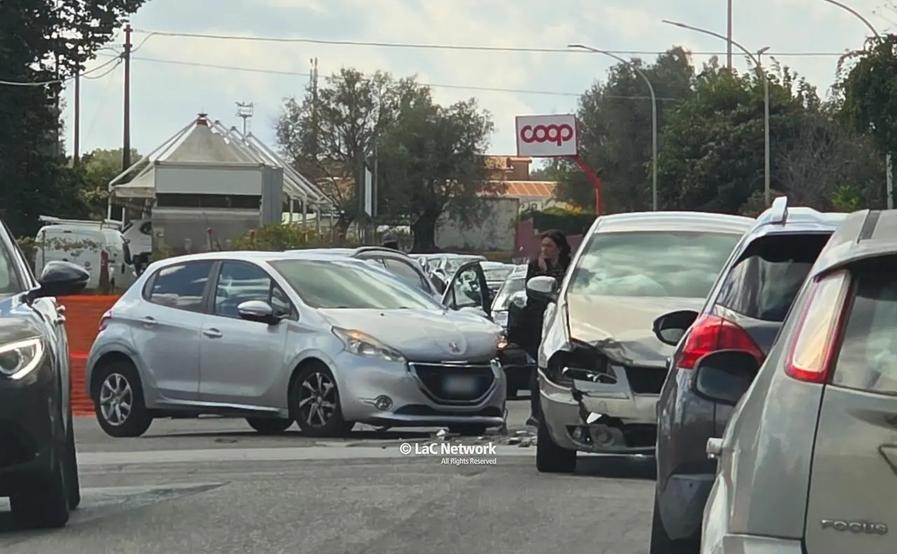 Incidente sulla statale 18 a Vibo: scontro tra due auto, traffico in tilt