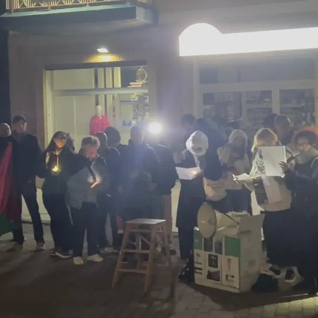 Castrovillari illumina Gaza: medici e infermieri in flash mob nazionale\n