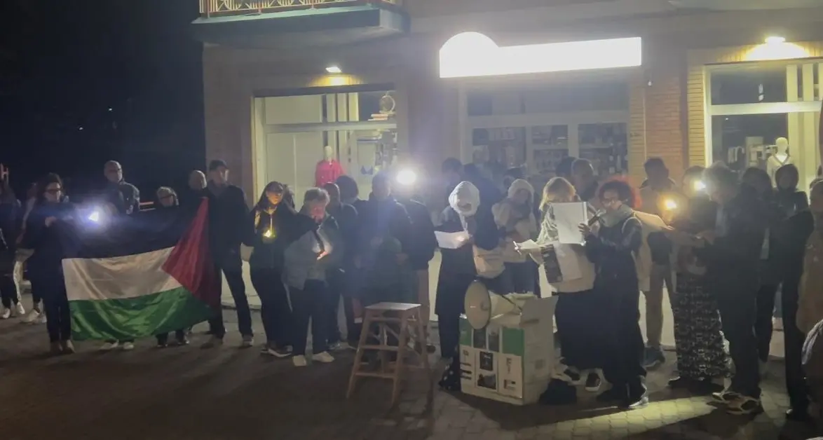 Castrovillari illumina Gaza: medici e infermieri in flash mob nazionale\n
