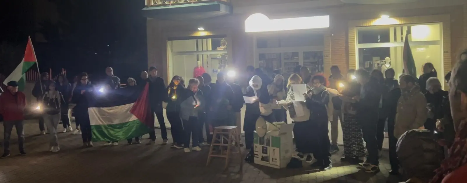 Castrovillari illumina Gaza: medici e infermieri in flash mob nazionale\n