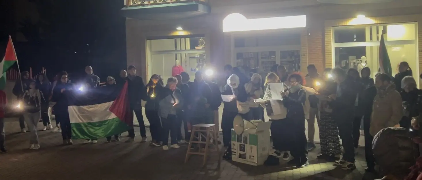 Castrovillari illumina Gaza: medici e infermieri in flash mob nazionale\n