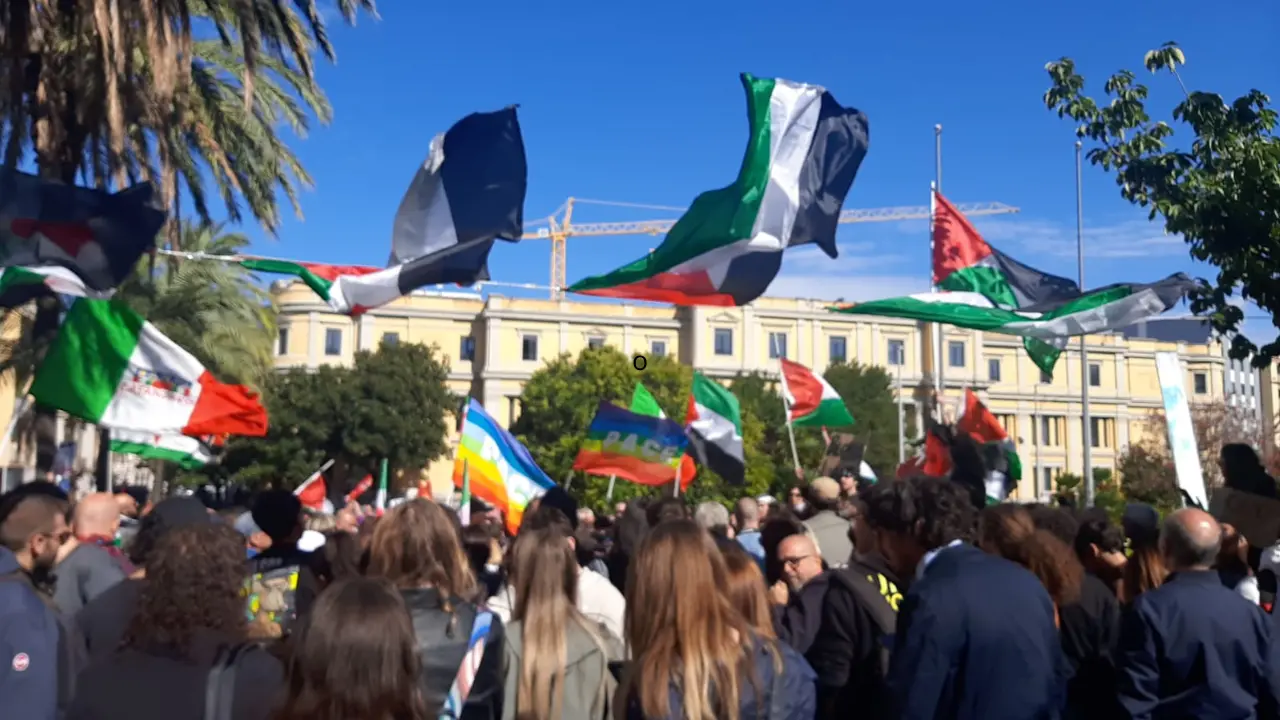 Per Gaza e per la Flotilla,\u00A0più di 2 milioni di persone in 100 piazze. In Calabria oltre 15mila\u00A0in strada\n