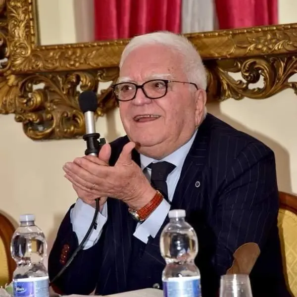 Dalle aule di paese alla Rai, tra politica e incontri decisivi: il racconto di una vita votata al giornalismo\n