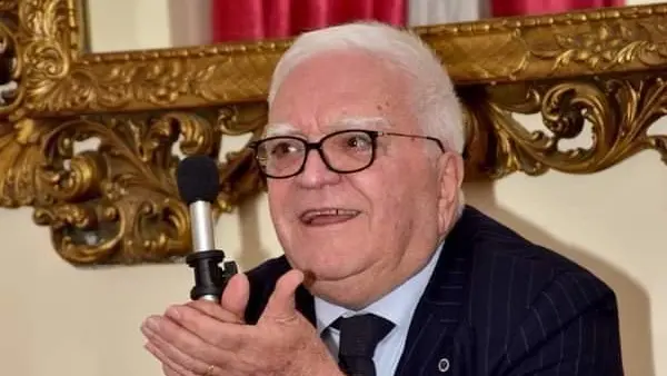 Dalle aule di paese alla Rai, tra politica e incontri decisivi: il racconto di una vita votata al giornalismo\n