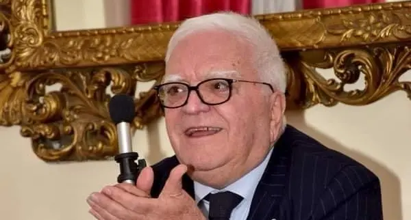 Dalle aule di paese alla Rai, tra politica e incontri decisivi: il racconto di una vita votata al giornalismo\n