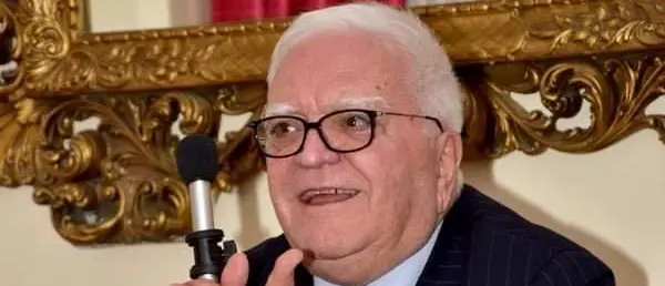 Dalle aule di paese alla Rai, tra politica e incontri decisivi: il racconto di una vita votata al giornalismo\n