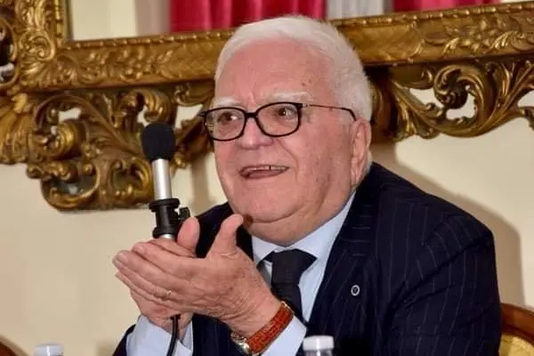Dalle aule di paese alla Rai, tra politica e incontri decisivi: il racconto di una vita votata al giornalismo\n