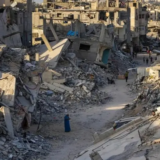 Hamas pronta a liberare tutti gli ostaggi, Israele sospende gli attacchi a Gaza. Trump: «Giornata storica»\n