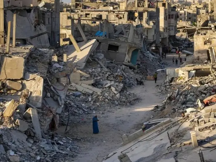 Hamas pronta a liberare tutti gli ostaggi, Israele sospende gli attacchi a Gaza. Trump: «Giornata storica»