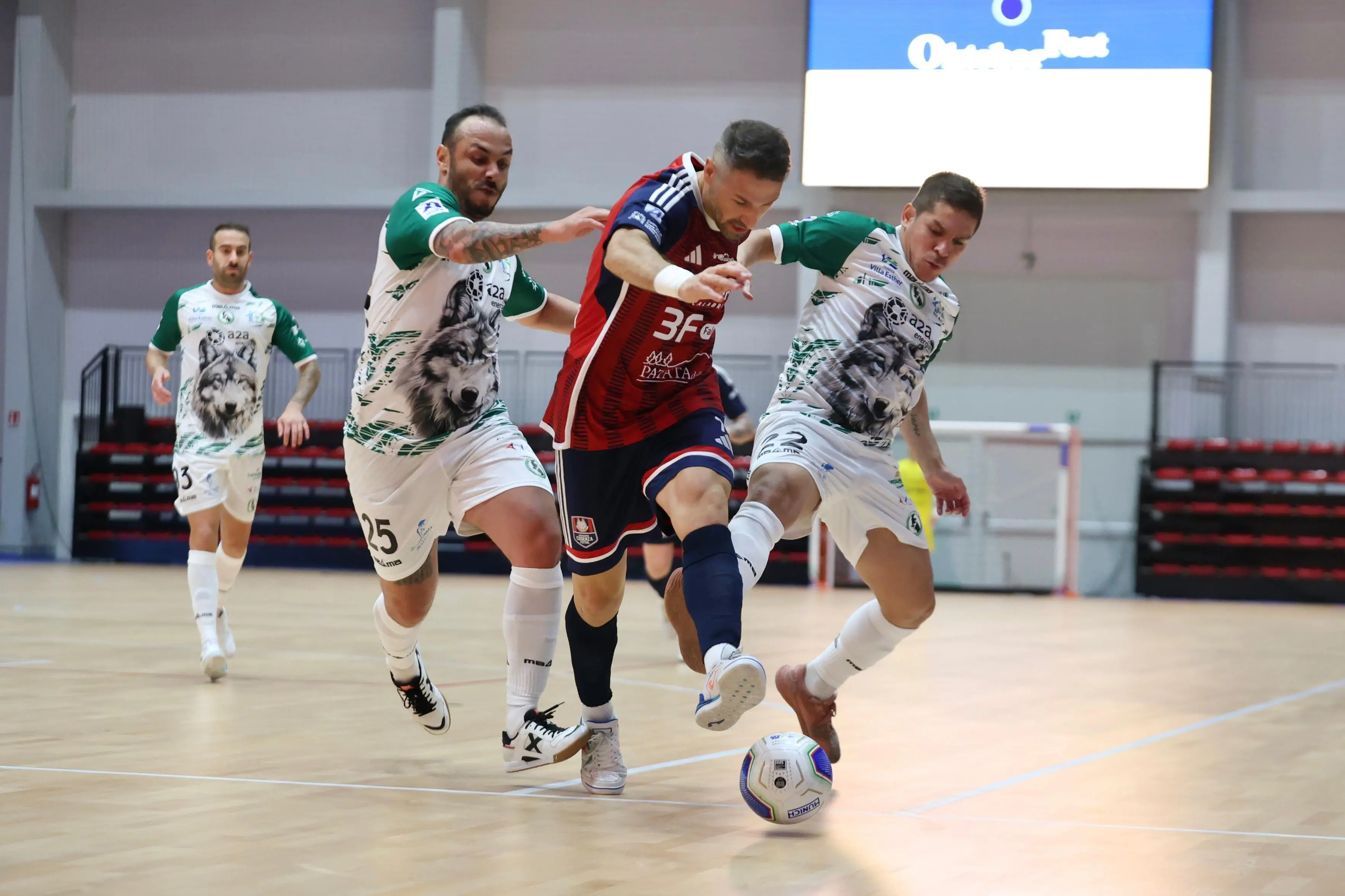 Futsal:\u00A0cuore (tanto) Pirossigeno,\u00A0ma vince Avellino. A Cosenza finisce 4-5\n