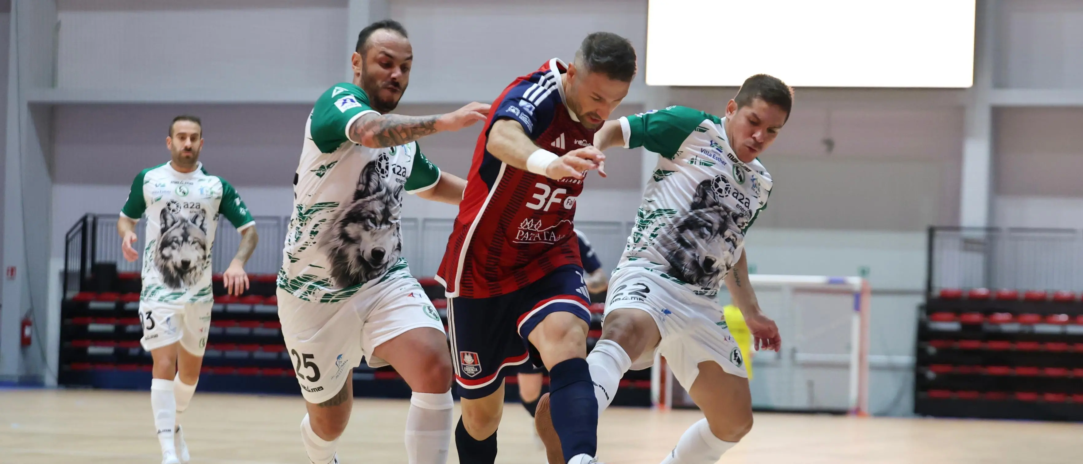 Futsal:\u00A0cuore (tanto) Pirossigeno,\u00A0ma vince Avellino. A Cosenza finisce 4-5\n