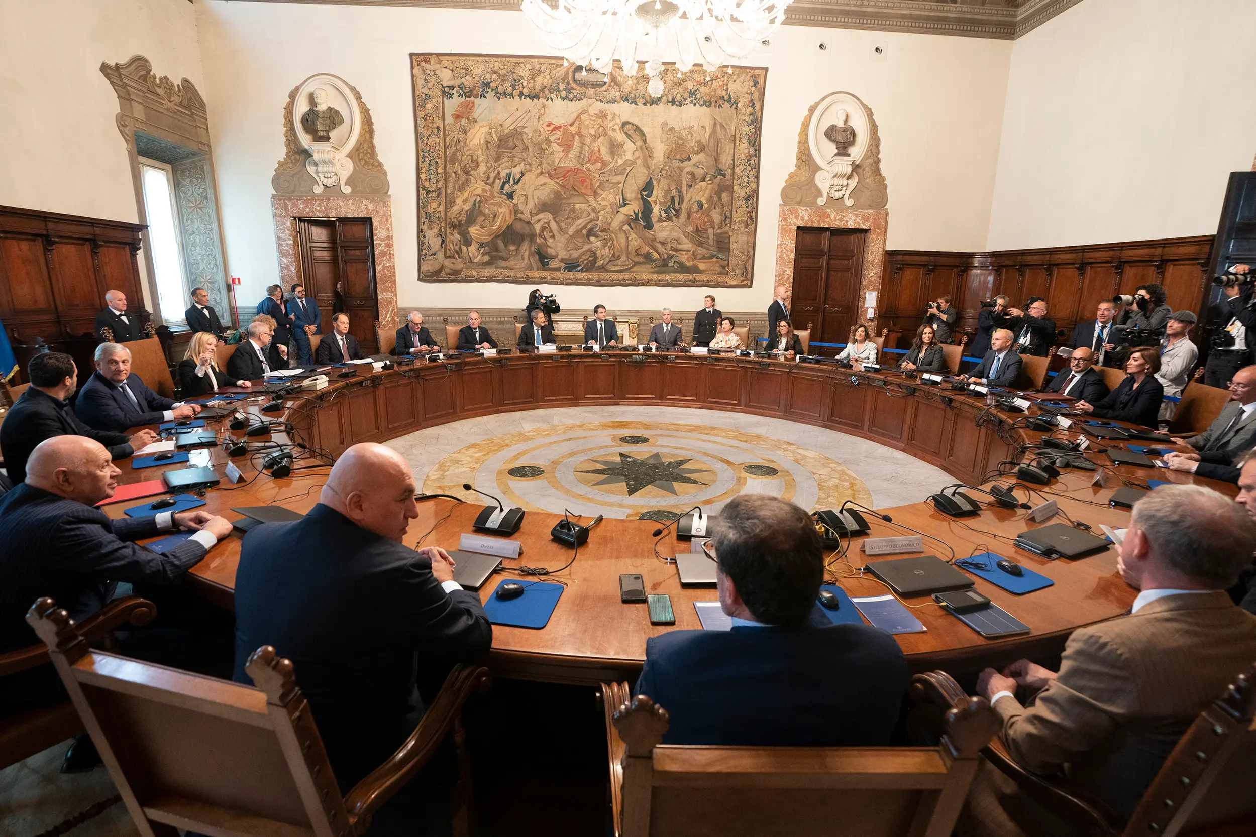 Manovra 2026, sedici miliardi per far quadrare i conti in equilibrio tra tagli, entrate e vincoli europei\n