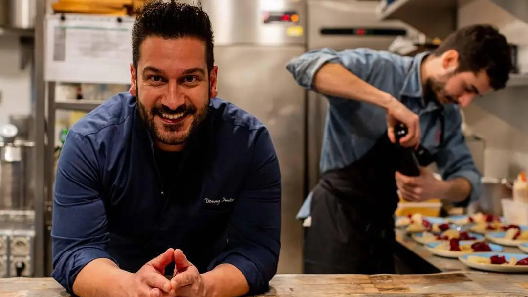 Denny Imbroisi, dal cuore della Calabria ai bistrot di Parigi: storia dello chef internazionale che ha conquistato la Francia\n