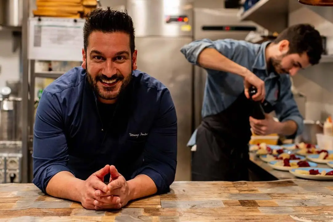 Denny Imbroisi, dal cuore della Calabria ai bistrot di Parigi: storia dello chef internazionale che ha conquistato la Francia\n