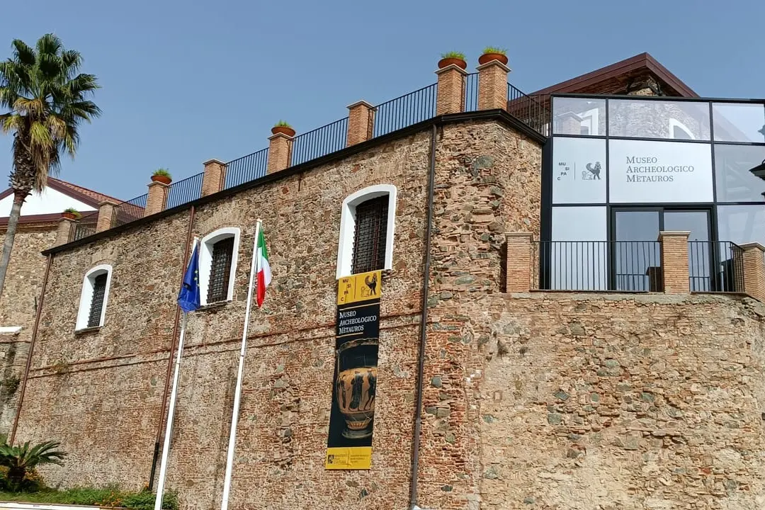Un viaggio in versi nella storia, la domenica speciale del Museo Mètauros\n