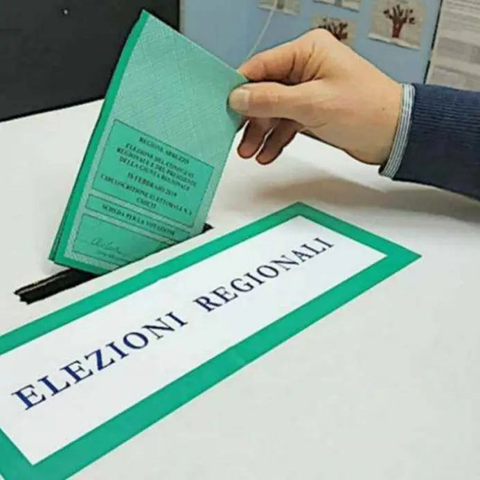 Il voto come un Natale fuori stagione: la Calabria dove le elezioni accendono speranze e illusioni\n