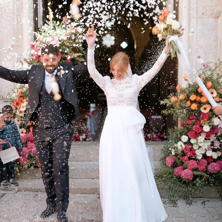 Karen e Giovanni sposi: l'abbraccio del network LaC al direttore Franco Laratta per il matrimonio della figlia\n