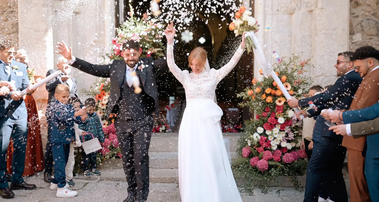 Karen e Giovanni sposi: l'abbraccio del network LaC al direttore Franco Laratta per il matrimonio della figlia\n