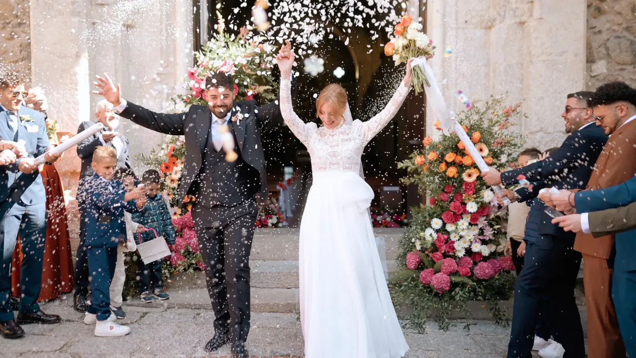 Karen e Giovanni sposi: l'abbraccio del network LaC al direttore Franco Laratta per il matrimonio della figlia\n