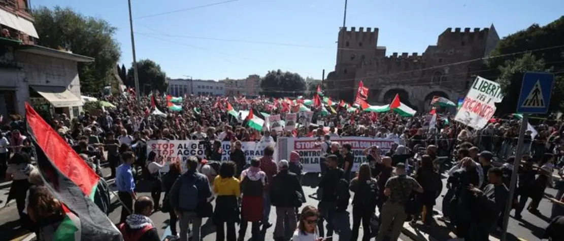 Roma, un milione in corteo per Gaza: blindata la Capitale, tra bandiere, cori e massima allerta sicurezza\n