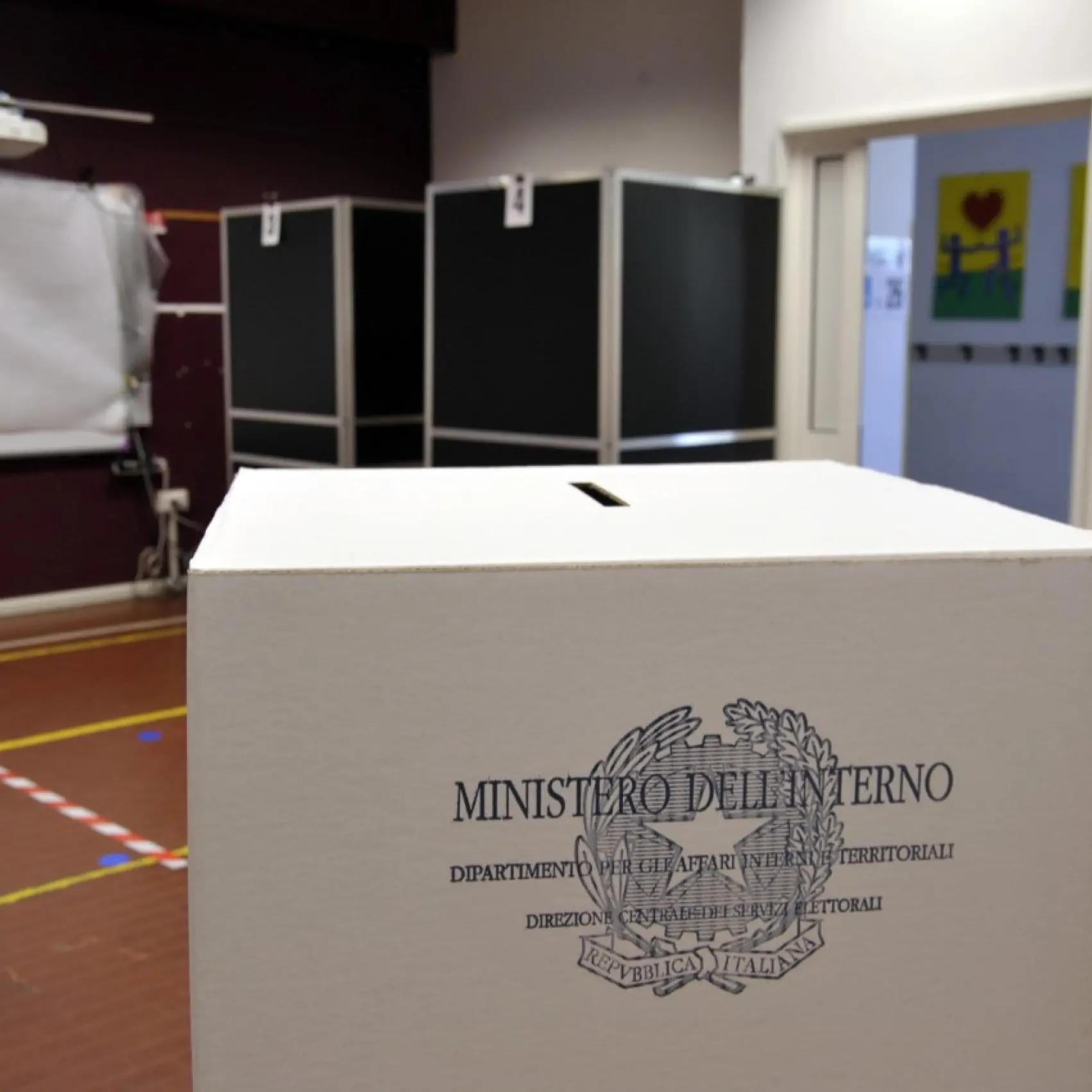 Piazze piene, urne sempre più vuote. Manifestare non basta: in Calabria votare è un atto di responsabilità civile\n
