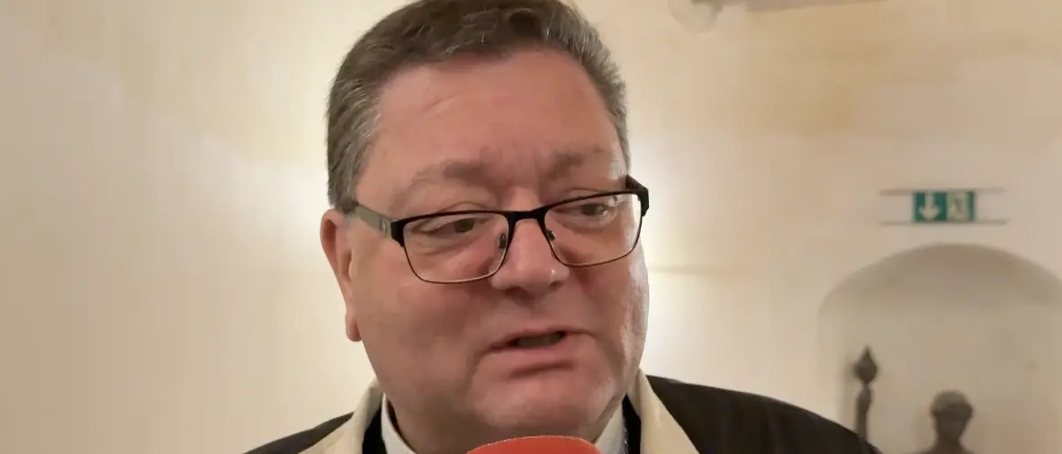 Anno scolastico, monsignor Aloise agli studenti: «Un voto non definisce il vostro valore»\n