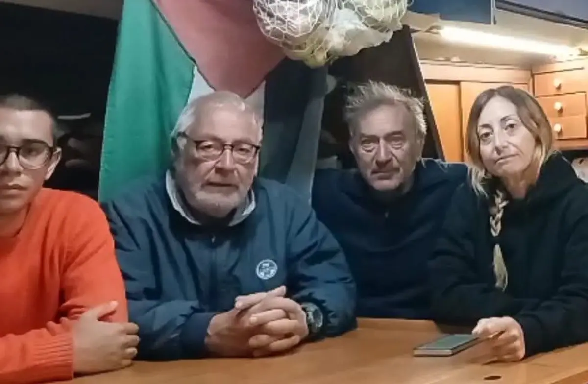Freedom Flotilla, la barca Al-Awda con 2\u00A0attivisti reggini a bordo si ferma: «Ma la lotta continua con gli equipaggi di terra»