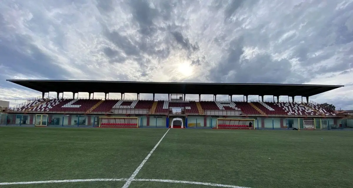 Paura durante il derby Siderno-Locri, calciatore ha un malore e si accascia a terra
