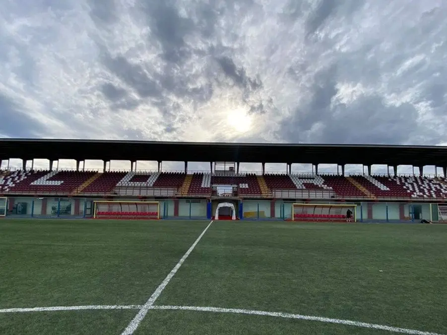 Paura durante il derby Siderno-Locri, calciatore ha un malore e si accascia a terra