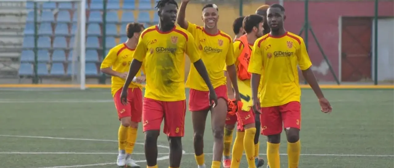Eccellenza, festival del gol tra Rossanese e Isola CR. Gregorace dopo il 4-4: «Stiamo esprimendo un buon calcio»\n