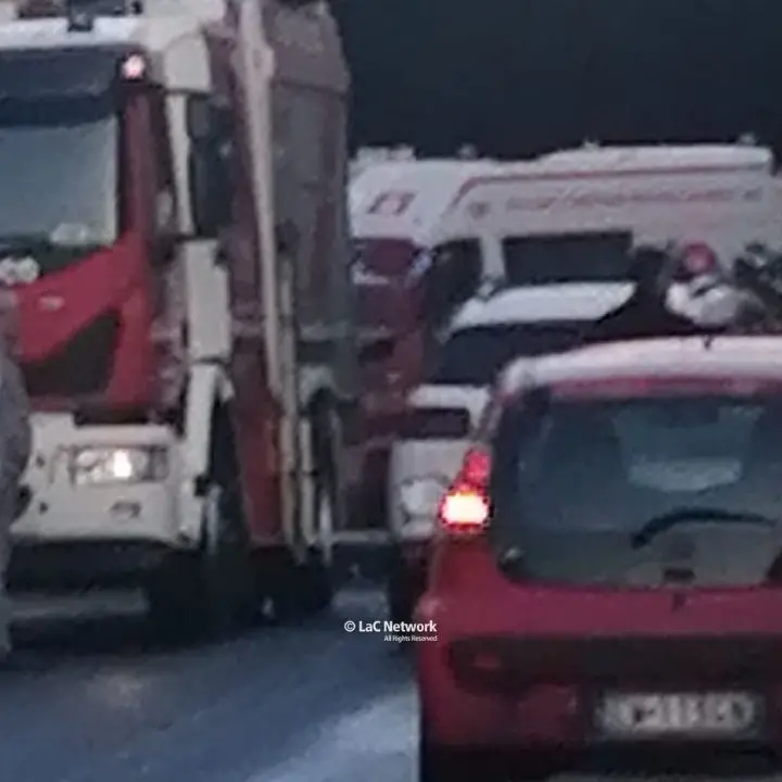 Catanzaro, scontro tra due auto in un sottopasso: in gravi condizioni uno dei conducenti\n
