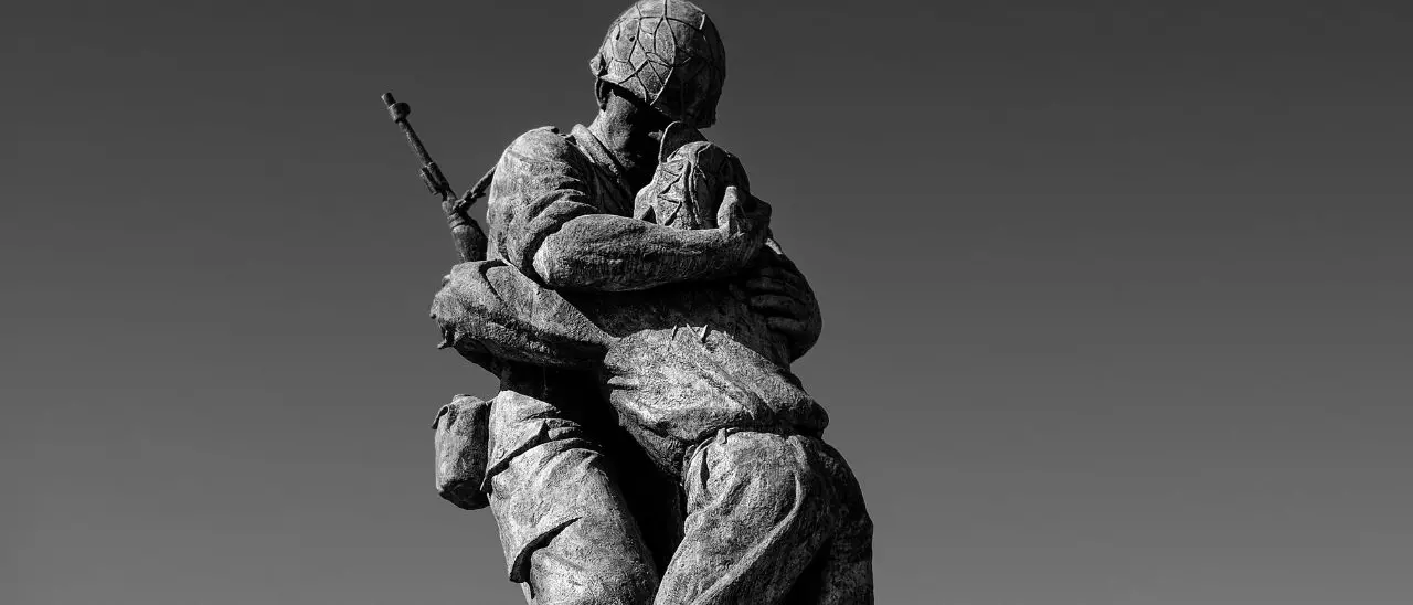 La poesia come antidoto allo smarrimento (e alla ferocia) dell’uomo\n