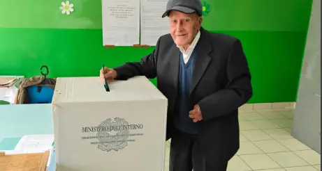 Nonno Corrado, 103 anni e una lezione di democrazia ad Aprigliano