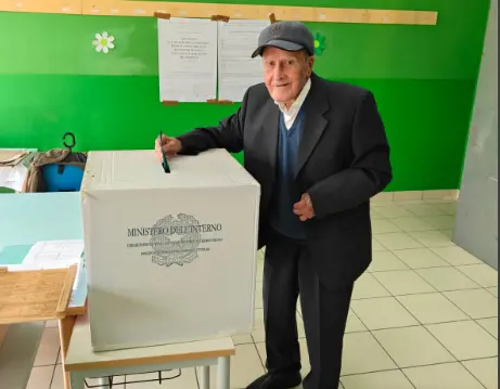 Nonno Corrado, 103 anni e una lezione di democrazia ad Aprigliano