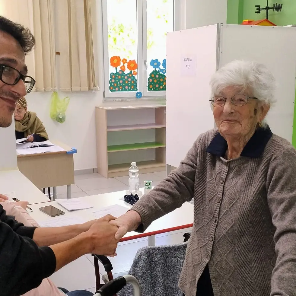 Regionali Calabria,\u00A0a Praia a Mare un’altra centenaria non rinuncia a votare:\u00A0Emilia La Gatta si reca alle urne