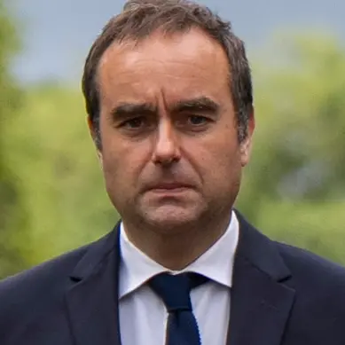 Caos in Francia, si dimette il premier Lecornu dopo appena 12 ore dalla formazione del Governo