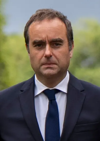 Caos in Francia, si dimette il premier Lecornu dopo appena 12 ore dalla formazione del Governo