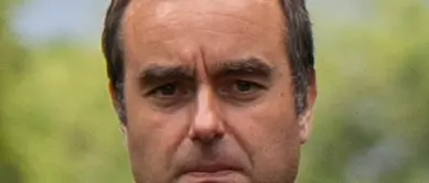 Caos in Francia, si dimette il premier Lecornu dopo appena 12 ore dalla formazione del Governo