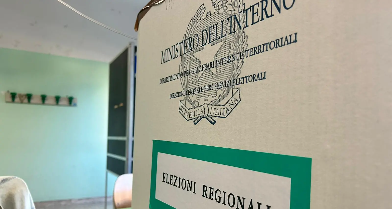 La Calabria diserta le urne,\u00A0in 20 anni affluenza dal 64 al 43%: politica (troppo) lontana dai problemi reali\n