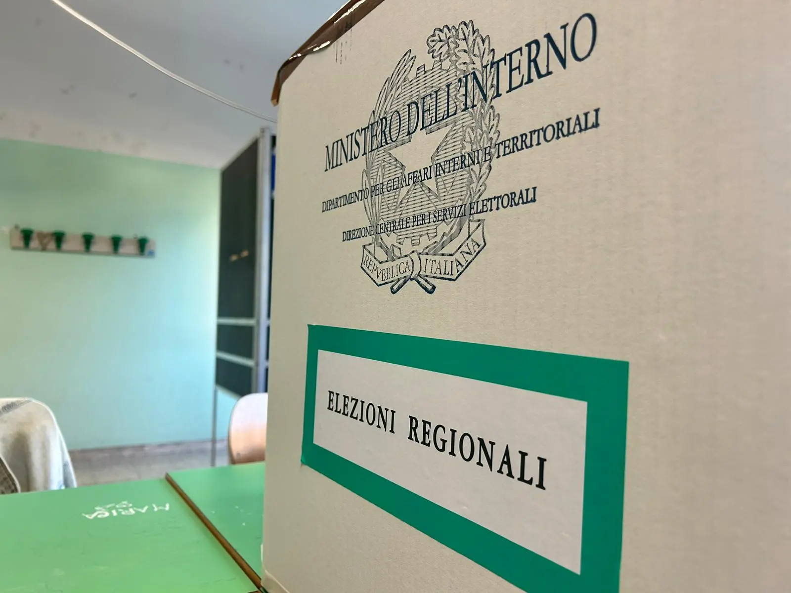 La Calabria diserta le urne, in 20 anni affluenza dal 64 al 43%: politica (troppo) lontana dai problemi reali