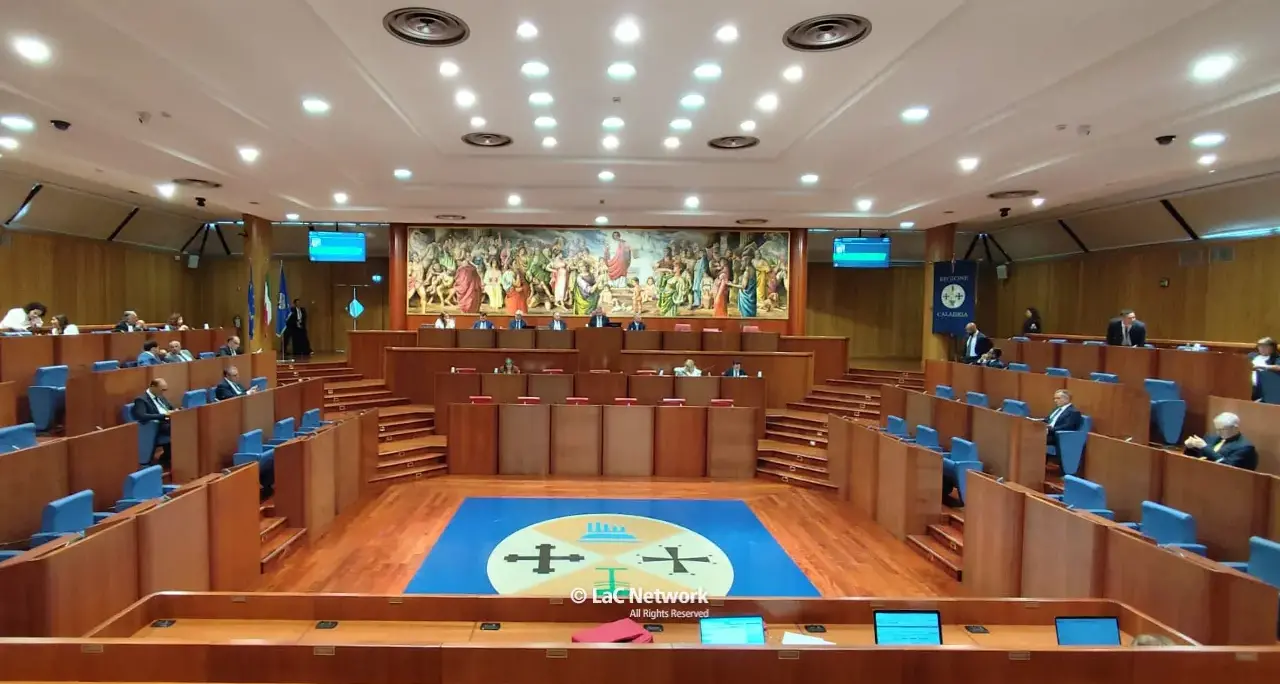 Regionali Calabria, ecco il nuovo consiglio regionale: per il centrodestra un trionfo da 20 seggi – NOMI