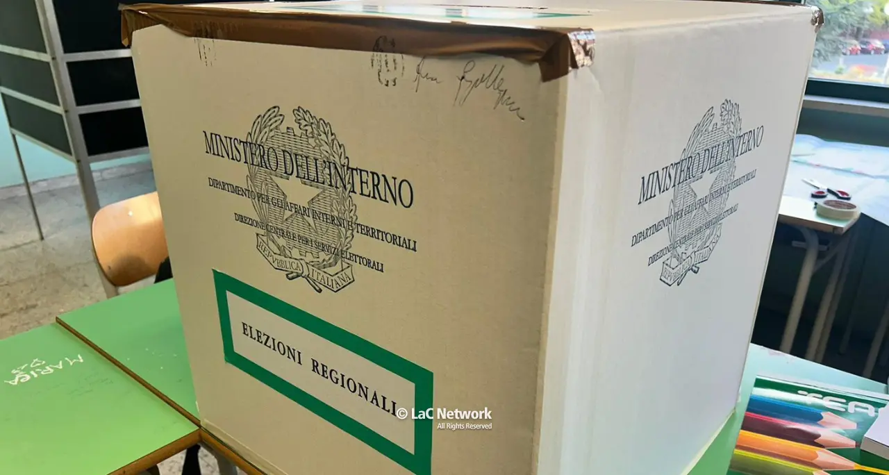 Elezioni regionali:\u00A0in una Calabria sempre più disaffezionata al voto, a Reggio cresce l’affluenza che non premia solo\u00A0Falcomatà\n