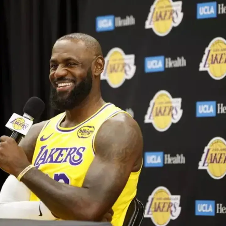 Basket,\u00A0LeBron annuncia una “decisione suprema”\u00A0ma era solo uno spot pubblicitario\n