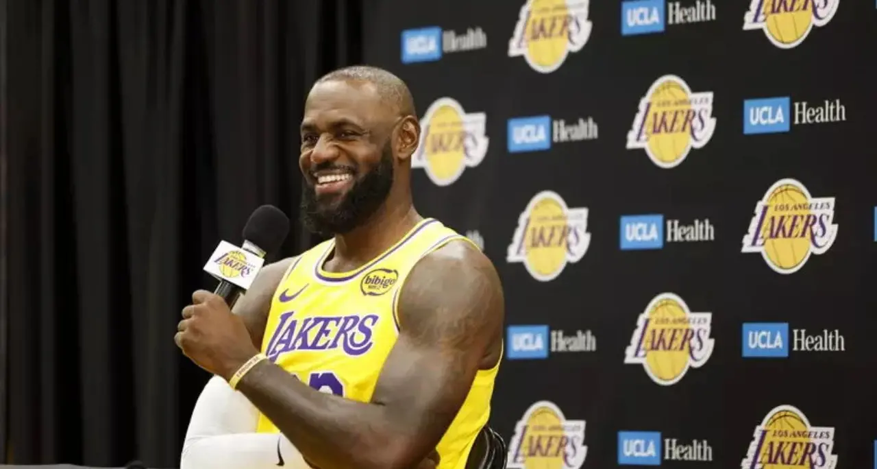 Basket,\u00A0LeBron annuncia una “decisione suprema”\u00A0ma era solo uno spot pubblicitario\n