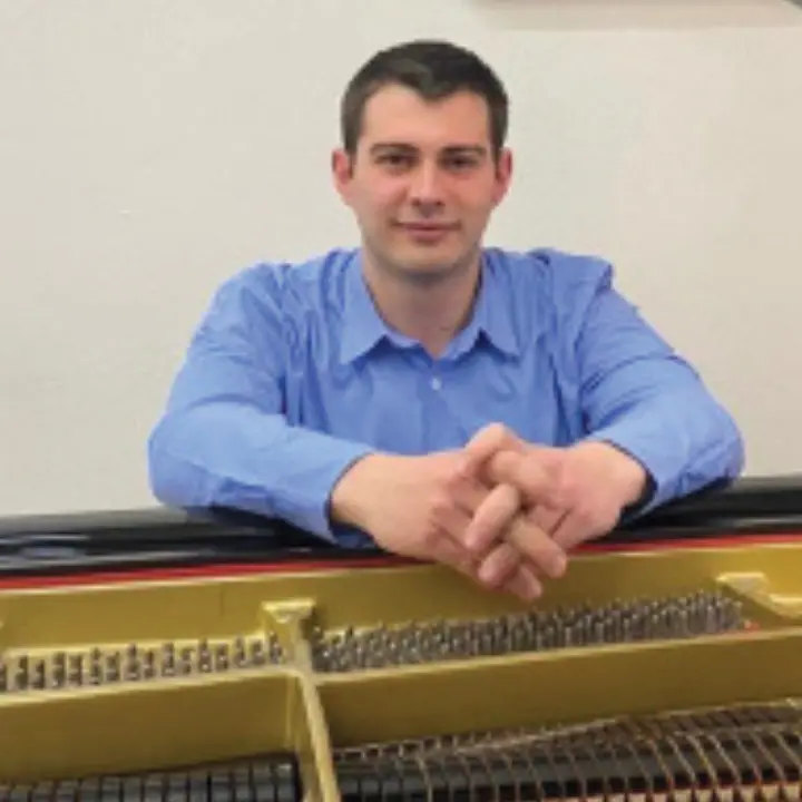 Musica classica a Vibo, il giovane pianista calabrese Davide Mainieri in concerto al Valentianum\u00A0\n