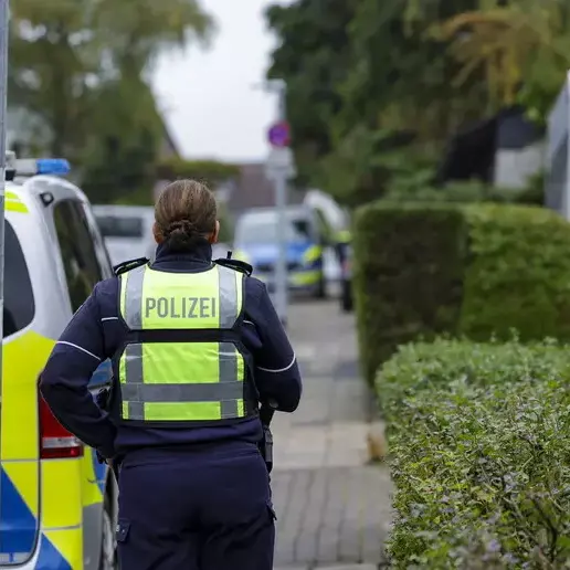 Tragedia sfiorata in Germania: figlia diciassettenne accoltella la madre sindaca, viva e fuori pericolo\n